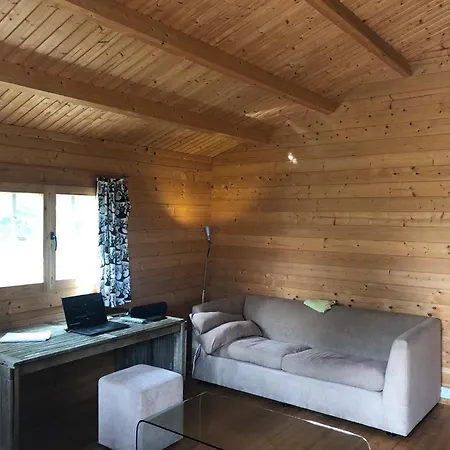 - Sleeps Up To 6 & Hot Tub * تيبيراري