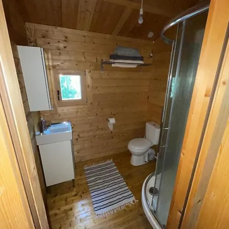 - Sleeps Up To 6 & Hot Tub *