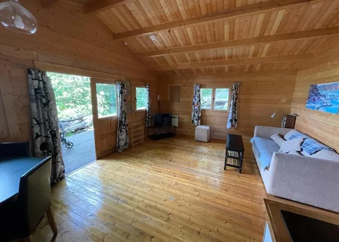 - Sleeps Up To 6 & Hot Tub Tipperary