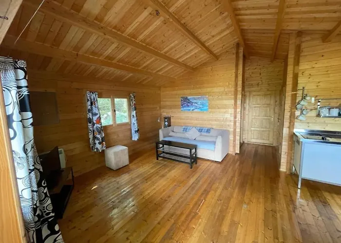 Ferienhaus - Sleeps Up To 6 & Hot Tub *